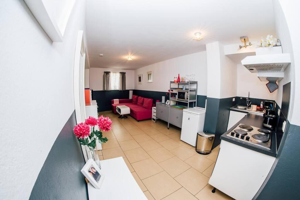 Sunny Apartment At Rostock - Pink Eksteriør billede