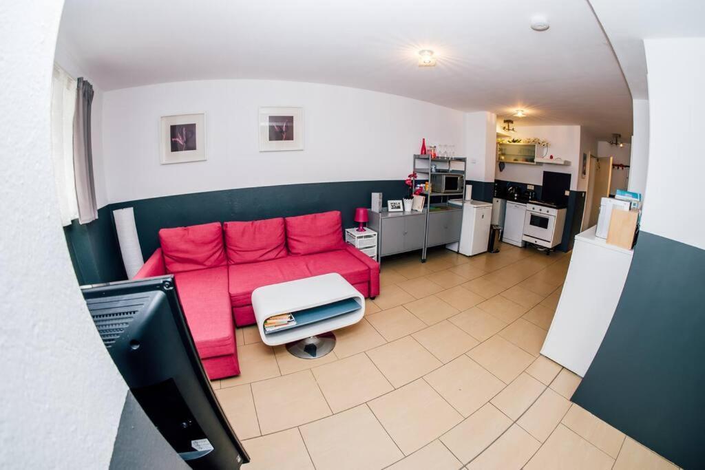 Sunny Apartment At Rostock - Pink Eksteriør billede